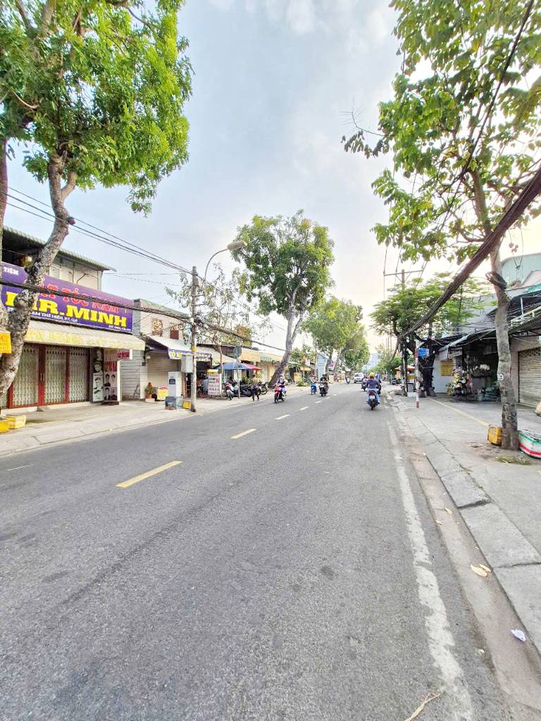 Bán nhà mặt đường Hồ Sen, gần ngã 3 Nguyễn Công Trứ, ngang 9m, giá 15 tỷ